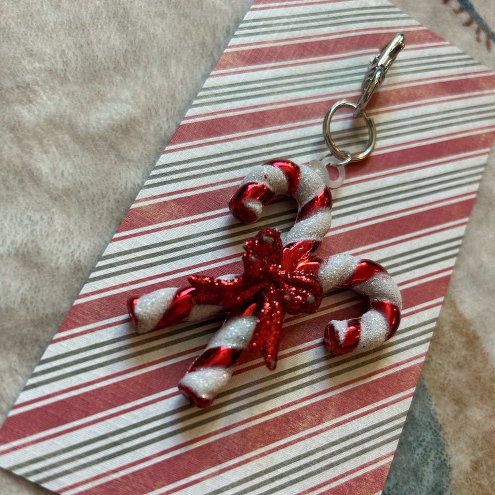Candy Cane Keychain - Picture 4 of 7